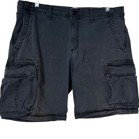 Gap Black Cargo Shorts w/ 10 inch inseam - Mens Size 38 - Picture 1 of 5